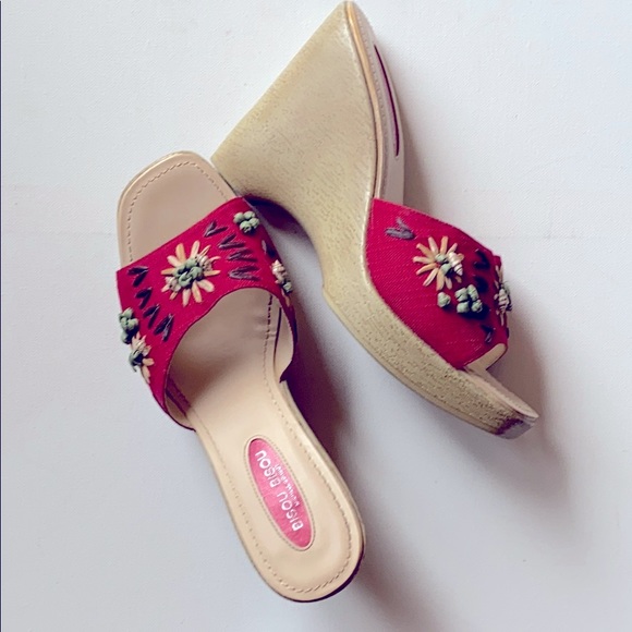Bisou Bisou Wedge Shoes - Picture 1 of 10
